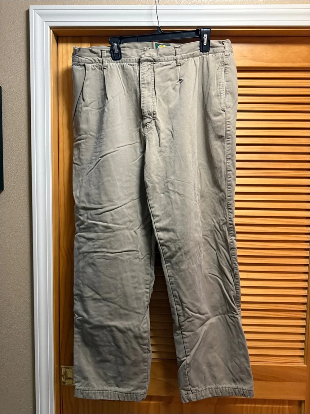 Cabela’s Men's flannel Lined Tan Chinos with Plaid Interior 40/Reg
